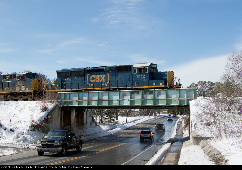 CSXT 1712 Leads M426's Power at Broadway in South Portland